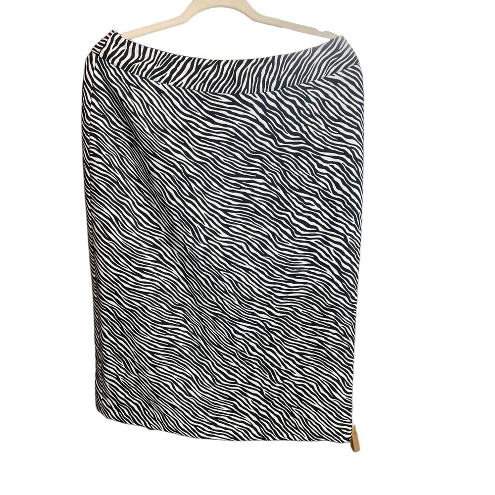 Liz Claiborne Zebra Print Black and White Skirt Zip and Button Back Lined 14P
